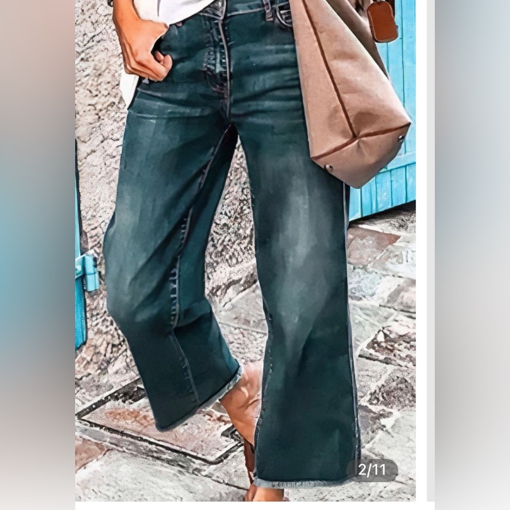 Flamingo raw hemmed wide leg jeans. New. Size 6/8 (M)